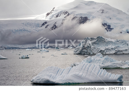 Cruising in Antarctica - Fairytale landscape Cruising in Antarctica - Fairytale landscape 89477163