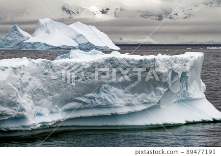 Antarctica - Pieces Of Floating Ice - Global Warming 89477191