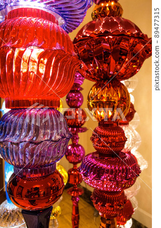CHICAGO, ILLINOIS, UNITED STATES - 11 DEC 2015: Glass art from the Chihuly collection in a luxury hotel CHICAGO, ILLINOIS, UNITED STATES - 11 DEC 2015: Glass art from the Chihuly collection in a luxury hotel 89477315