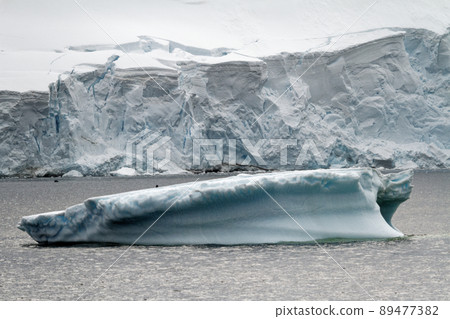Antarctica - Non Tabular Iceberg - Global warming 89477382