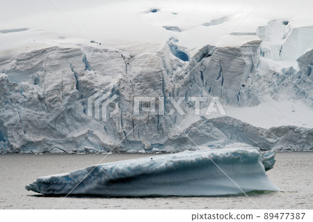 Antarctica - Non Tabular Iceberg - Global warming 89477387