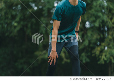 傷到腿的賽跑者 89477992