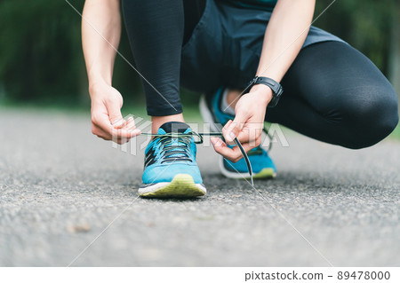 Runners who untie their shoelaces 89478000