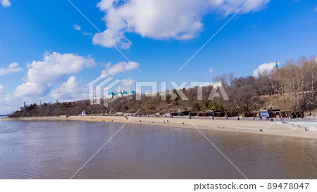 City embankment on the Amur River in Khabarovsk in early spring.  89478047