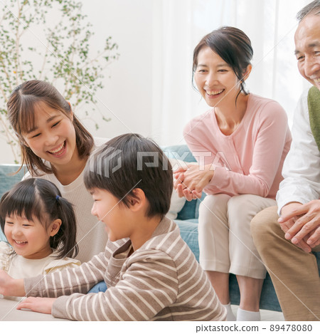 Three generations family Three generations family 89478080