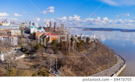 City embankment on the Amur River in Khabarovsk in early spring.  89478705