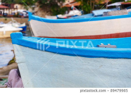 Fishing boats on the seashore waiting for fishermen 89479985