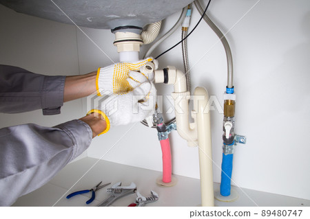 Washbasin trouble: Broken wire of pop-up drain plug Washbasin trouble: Broken wire of pop-up drain plug 89480747