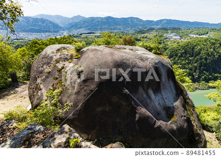 新鮮的綠色 Naegi 城堡遺址 Marai Rock 89481455