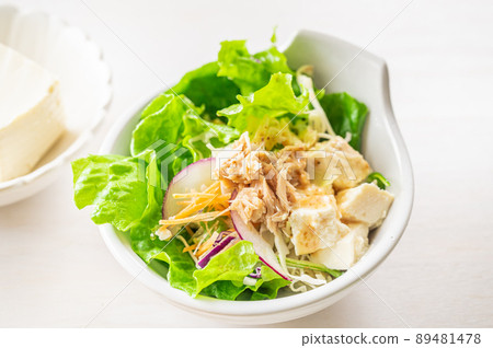 Tofu and vegetable salad Tofu and vegetable salad 89481478