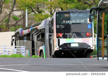 Route bus <articulated bus> image 89482088
