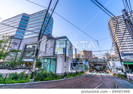 俯瞰大塚站、都電荒川線、山手線等的日本東京城市景觀 俯瞰大塚站、都電荒川線、山手線等的日本東京城市景觀 89485466