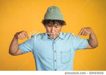 man with two fingers pointing down on isolated background man with two fingers pointing down on isolated background 89485608