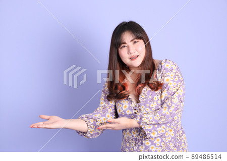 Chubby Asian Woman 89486514