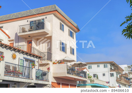 Neighborhood in San Clemente, California with apartment buildings with balconies 89486610