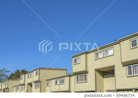 Row of complex townhomes in San Francisco, California 89486754