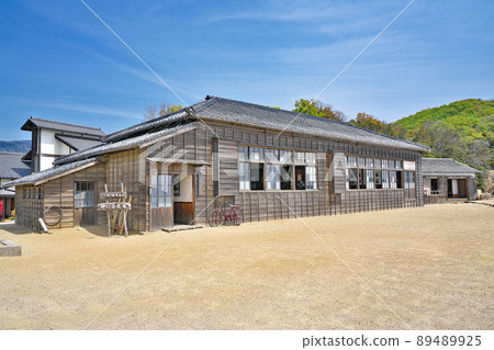 [24 Hitomi Movie Park (Noma Elementary School Taura Branch School)] Taura Ko, Shodoshima Town, Shozu District, Kagawa Prefecture 89489925