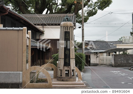 河內長野市高野街道燈籠和道路風景 89491604