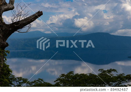 EOS R6. Lake Towada, Aomori, lake mirror. 89492487