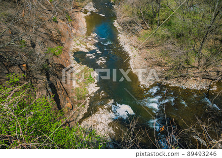 The flow of the Aida River that turns at a right angle [Akashina, Azumino City] 89493246