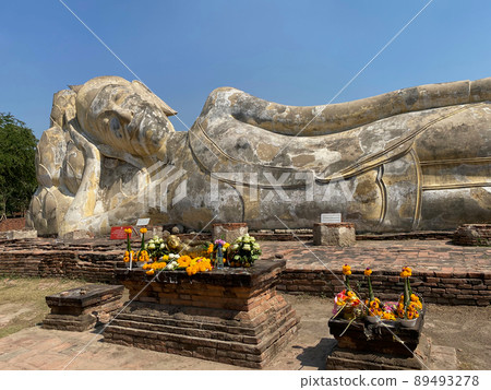 The Reclining Buddha of Wat Rokayasta 89493278