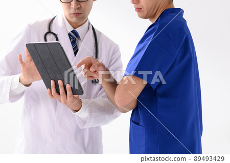 兩個男人的醫學形象,不露面的肖像 兩個男人的醫學形象,不露面的肖像 89493429