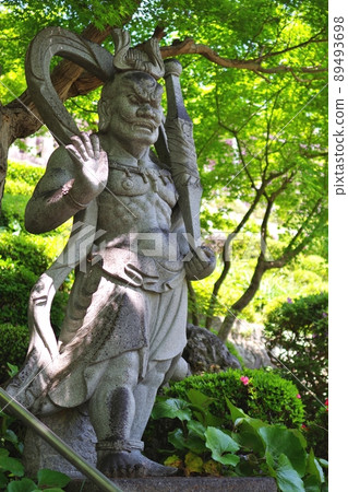 Statue of Nio at Kichijoji, a famous place for wisteria (Kitakyushu) Statue of Nio at Kichijoji, a famous place for wisteria (Kitakyushu) 89493698