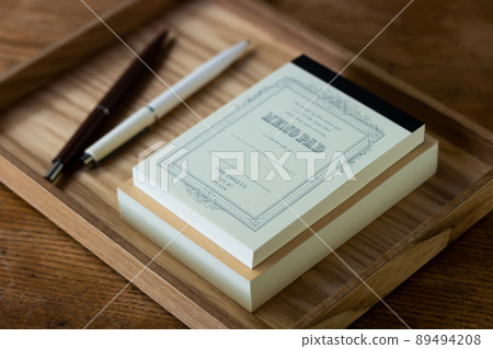 記事本和圓珠筆 89494208