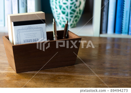 Memo pad and ballpoint pen 89494273