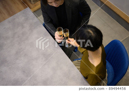 A bird's-eye view of men and women toasting 89494456