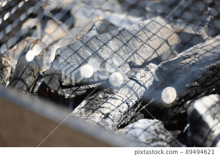 燒烤爐炭上的網 89494621