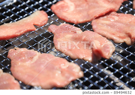 Charcoal-grilled beef tongue (BBQ) Charcoal-grilled beef tongue (BBQ) 89494632