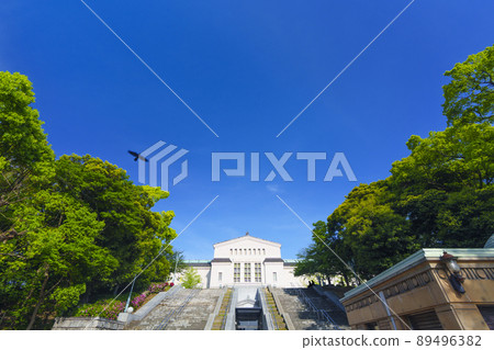Osaka City Museum of Fine Arts front entrance Tennoji Park connecting bridge (early summer 2022) 89496382