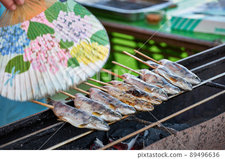 Grilled salmon with salt that looks delicious Grilled salmon with salt that looks delicious 89496636