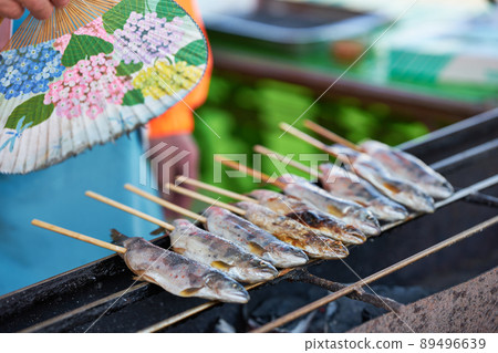 Grilled salmon with salt that looks delicious Grilled salmon with salt that looks delicious 89496639