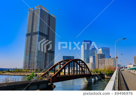 東京中央區晴海橋和塔樓的城市景觀 東京中央區晴海橋和塔樓的城市景觀 89496976