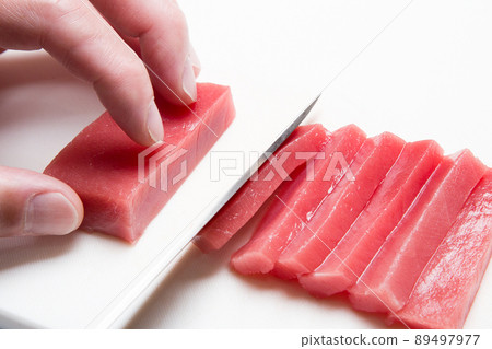 Bluefin tuna sashimi 89497977