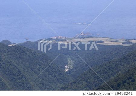 新潟縣佐渡市洞電山的風景（入崎附近） 89498241