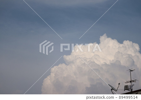 夏季悶雲和復制空間 89499514