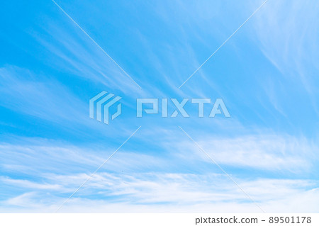 深藍色的天空 89501178