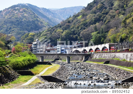 箱根町箱根山脈、早川、箱根湯本站、浪漫特快 箱根町箱根山脈、早川、箱根湯本站、浪漫特快 89502452