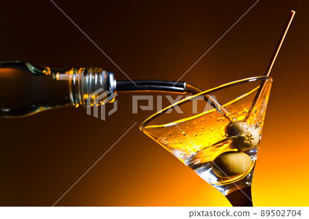 martini with olives 89502704