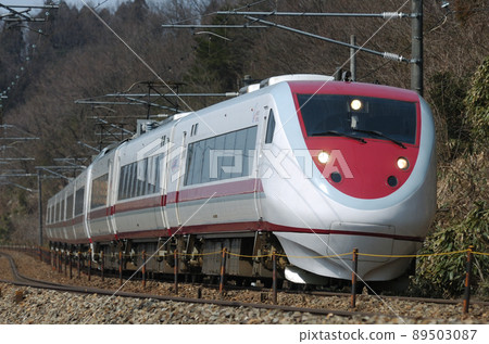 北陸本線Tsubata-Kurikara Hokuetsu Express 681系列N11 + N01編隊白鷹 89503087