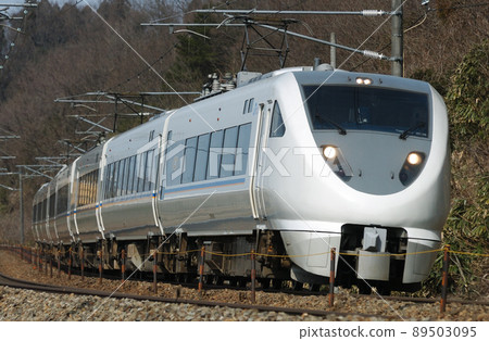 北陸本線椿-栗良JR西683系列S08+S24編隊(金澤)白鷺 北陸本線椿-栗良JR西683系列S08+S24編隊(金澤)白鷺 89503095