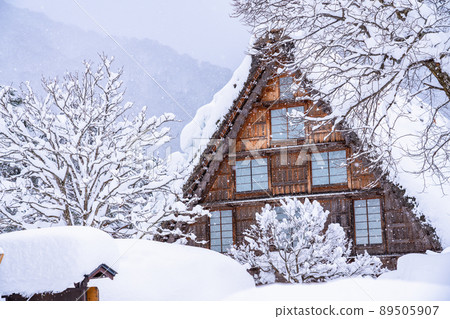 《岐阜縣》積雪的白川鄉/冬季合掌祖村 89505907