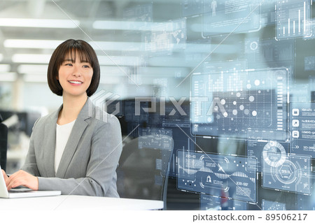 在辦公室工作的商務人士（西裝） 89506217