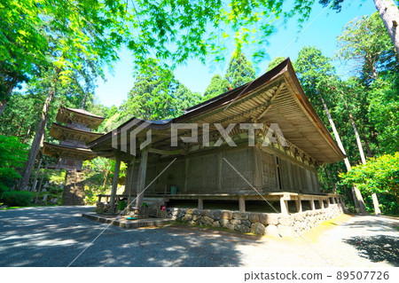 [Japan Heritage] Myotsuji Temple, the only national treasure building in the prefecture, the main hall of the national treasure, the three-storied pagoda, and the fresh greenery of Obama City, Fukui Prefecture 89507726