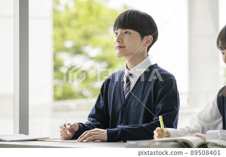 Profile of a high school boy studying 89508401
