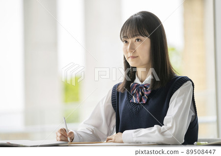 女學生上課 89508447