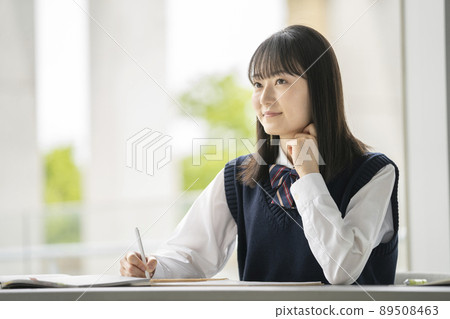 女學生上課 89508463